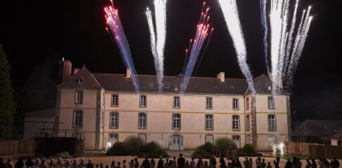 Fête médiévale de Grand-Fougeray, Bretagne, Nocturne, feu d'artifice, spectacle pyrotechnique, manoir et parc Notre-Dame