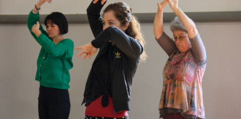 apprentissage danse flamenco pour la Nocturne médiévale de Grand-Fougeray, professeure Morgane Teffaine et élèves