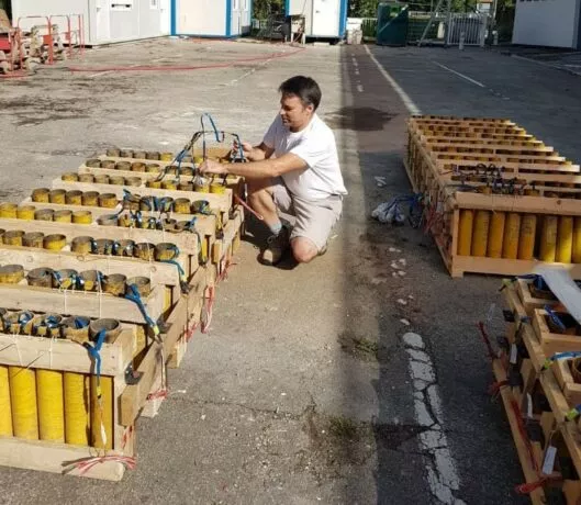 préparation feu d'artifice, Gaël Mineau pyrotechnicien